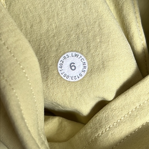 Lululemon Relaxed Fit Super High Rise Cargo Short 4” - Picture 11 of 13